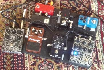 Si Poulton Pedalboard featuring Cog Effects Custom Knightfall 66 Bass Distortion, T-65 Octave, Boss OC-2, MXR Envelope Filter, TC Polytune and TC Flashback